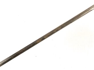 Klinge für eine Blankwaffe, Länge 86,5cm, Gesamtlänge 104,5cm,  Breite 16,1mm. Alter und Herkunft unbekannt.