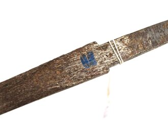 Klinge für eine Blankwaffe, Länge 74,5cm, Gesamtlänge 91,5m,  Breite 16mm. Alter und Herkunft unbekannt.
