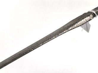 Klinge für eine Blankwaffe, Länge 87cm, Gesamtlänge 102m,  Breite 15,5mm. Alter und Herkunft unbekannt.