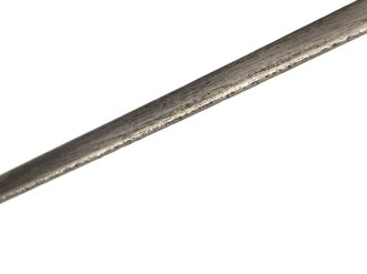 Klinge für eine Blankwaffe, Länge 87cm, Gesamtlänge 102m,  Breite 15,5mm. Alter und Herkunft unbekannt.