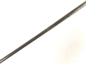 Klinge für eine Blankwaffe, Länge 87cm, Gesamtlänge 102m,  Breite 15,5mm. Alter und Herkunft unbekannt.