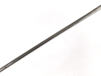 Klinge für eine Blankwaffe, Länge 87cm, Gesamtlänge 102m,  Breite 15,5mm. Alter und Herkunft unbekannt.
