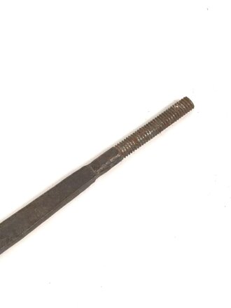 Klinge für eine Blankwaffe, Länge 86cm, Gesamtlänge 103,5m, Breite 16mm. Alter und Herkunft unbekannt.