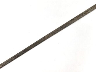 Klinge für eine Blankwaffe, Länge 86cm, Gesamtlänge 103,5m, Breite 16mm. Alter und Herkunft unbekannt.