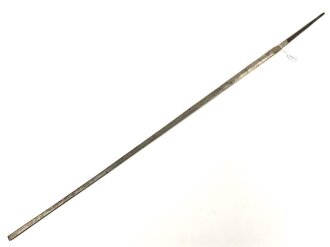 Klinge für eine Blankwaffe, Länge 86cm, Gesamtlänge 103,5m, Breite 16mm. Alter und Herkunft unbekannt.