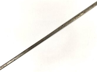 Klinge für eine Blankwaffe, Länge 86cm, Gesamtlänge 103,5m, Breite 16mm. Alter und Herkunft unbekannt.