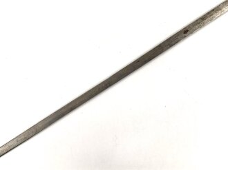 Klinge für eine Blankwaffe, Länge 86cm, Gesamtlänge 102cm,  Breite 16mm. Alter und Herkunft unbekannt.