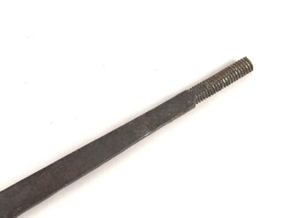 Klinge für eine Blankwaffe, Länge 86cm, Gesamtlänge 102cm,  Breite 16mm. Alter und Herkunft unbekannt.