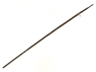 Klinge für eine Blankwaffe, Länge 86,5cm, Gesamtlänge 104cm,  Breite 15,9mm. Alter und Herkunft unbekannt.