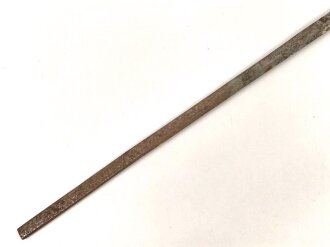 Klinge für eine Blankwaffe, Länge 86,5cm, Gesamtlänge 104cm,  Breite 15,9mm. Alter und Herkunft unbekannt.