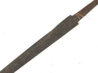 Klinge für eine Blankwaffe, Länge 29cm, Gesamtlänge 46,5cm,  Breite 24mm. Alter und Herkunft unbekannt.