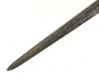 Klinge für eine Blankwaffe, Länge 29cm, Gesamtlänge 46,5cm,  Breite 24mm. Alter und Herkunft unbekannt.