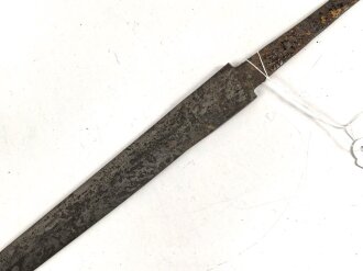 Klinge für eine Blankwaffe, Länge 29cm, Gesamtlänge 46,5cm,  Breite 24mm. Alter und Herkunft unbekannt.