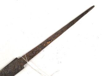 Klinge für eine Blankwaffe, Länge 29cm, Gesamtlänge 46,5cm,  Breite 24mm. Alter und Herkunft unbekannt.
