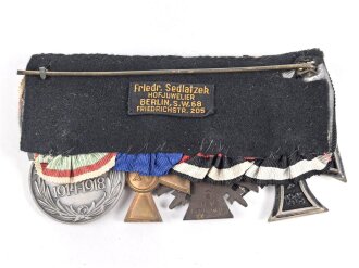 Ordenschnalle eines tapferen Frontkämpfers im 1. Weltkrieg.. Eisernes Kreuz 2. Klasse 1914 / Ehrenkreuz für Frontkämpfer , Pruessen Dienstauszeichnung, Ungarn Kriegserinnerungsmedaille.  Qualitätvolle Spange von Sedlatzek Berlin