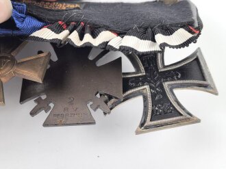 Ordenschnalle eines tapferen Frontkämpfers im 1. Weltkrieg.. Eisernes Kreuz 2. Klasse 1914 / Ehrenkreuz für Frontkämpfer , Pruessen Dienstauszeichnung, Ungarn Kriegserinnerungsmedaille.  Qualitätvolle Spange von Sedlatzek Berlin