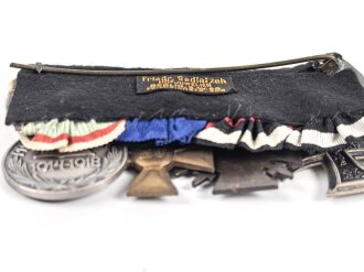 Ordenschnalle eines tapferen Frontkämpfers im 1. Weltkrieg.. Eisernes Kreuz 2. Klasse 1914 / Ehrenkreuz für Frontkämpfer , Pruessen Dienstauszeichnung, Ungarn Kriegserinnerungsmedaille.  Qualitätvolle Spange von Sedlatzek Berlin