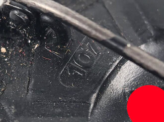 Verwundetenabzeichen schwarz, Ungetragenes Stück, Rückseitig  Hersteller 107 für Carl Wild