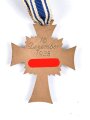Ehrenkreuz der Deutschen Mutter in bronze an langem Band