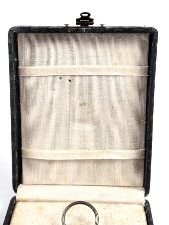 1. Weltkrieg, Eisernes Kreuz 2. Klasse 1914 in Etui. Das Eiserne Kreuz in gutem Zustand, mit Markierung im Bandring