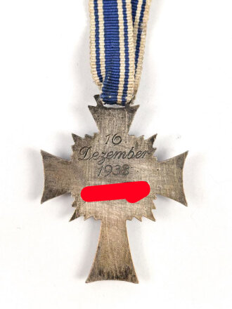 Ehrenkreuz der Deutschen Mutter in silber,  an langem Band