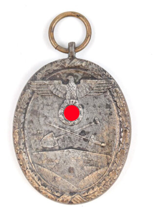 Deutsches Schutzwall Ehrenzeichen, mit einer Art Lack verschmutzt