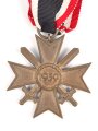 Kriegsverdienstkreuz 2. Klasse mit Schwertern,, am Band. Buntmetall, ohne Herstellermarkierung