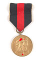Medaille zur Erinnerung an den 1. Oktober 1938, am Band mit Tragenadel