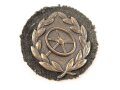 Kraftfahrbewährungsabzeichen in bronze, getragenes Stück, ein Splint fehlt