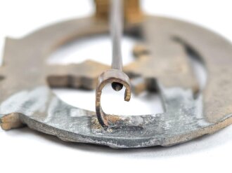 U Boot Kriegsabzeichen, Hersteller Friedrich Orth, Gegenhaken unschön repariert