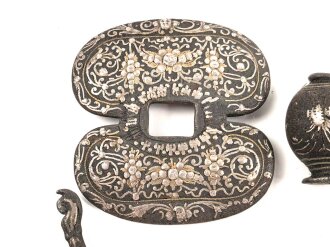 Teile für einen Degen, Alter und Herkunft unbekannt, Klingendurchlass oben 9,8 x 6,3mm