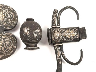 Teile für einen Degen, Alter und Herkunft unbekannt, Klingendurchlass oben 9,8 x 6,3mm