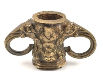 Teil für einen Degen, Alter und Herkunft unbekannt, Klingendurchlass etwa 9 x 13mm