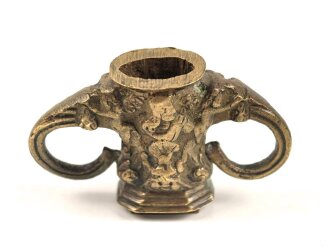 Teil für einen Degen, Alter und Herkunft unbekannt, Klingendurchlass etwa 9 x 13mm