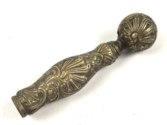 Teile für einen Degen, Alter und Herkunft unbekannt. Untere Öffnung etwa 8 x 10mm. Gesamthöhe 108mm