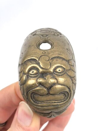 Ersatzteil für eine Blankwaffe, Alter und Herkunft unbekannt. Maximale Breite innen gemessen 34mm