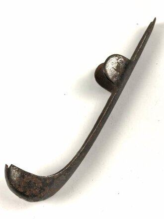 Ersatzteil für eine Blankwaffe, Alter und Herkunft unbekannt. Gesamthöhe 150mm, Breite der Lappen innen gemessen 19mm