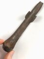 Ersatzteil für eine Blankwaffe, Alter und Herkunft unbekannt. Gesamthöhe 150mm, Breite der Lappen innen gemessen 19mm