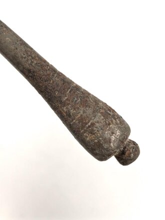Teil für eine Blankwaffe, Alter und Herkunft unbekannt, Klingendurchlass etwa 5,5x 14.8mm. Gesamtbreite 20cm