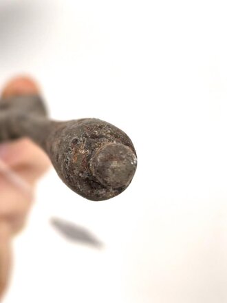 Teil für eine Blankwaffe, Alter und Herkunft unbekannt, Klingendurchlass etwa 5,5x 14.8mm. Gesamtbreite 20cm