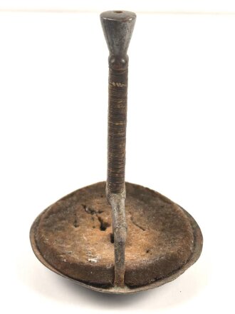 Griffstück für eine Blankwaffe, Alter und Herkunft unbekannt, Klingendurchlass etwa 6 x 15mm. Gesamtbreite 118mm