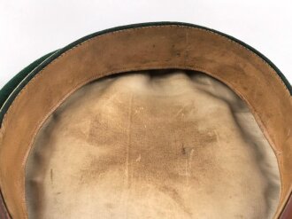 Preußen, Schirmmütze für Angehörige im Husaren Regiment 11. Eigentumstück mit Mottenschäden im Deckel, sonst gut. Kopfgrössee 55