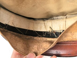 Preußen, Schirmmütze für Angehörige im Husaren Regiment 11. Eigentumstück mit Mottenschäden im Deckel, sonst gut. Kopfgrössee 55