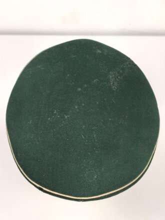 Preußen, Schirmmütze für Angehörige im Husaren Regiment 11. Eigentumstück mit Mottenschäden im Deckel, sonst gut. Kopfgrössee 55