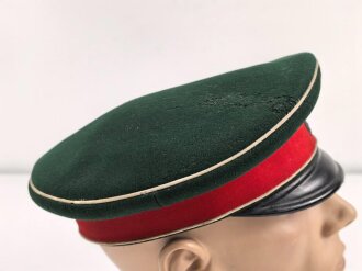 Preußen, Schirmmütze für Angehörige im Husaren Regiment 11. Eigentumstück mit Mottenschäden im Deckel, sonst gut. Kopfgrössee 55