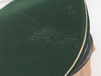 Preußen, Schirmmütze für Angehörige im Husaren Regiment 11. Eigentumstück mit Mottenschäden im Deckel, sonst gut. Kopfgrössee 55