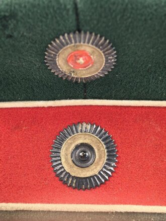 Preußen, Schirmmütze für Angehörige im Husaren Regiment 11. Eigentumstück mit Mottenschäden im Deckel, sonst gut. Kopfgrössee 55