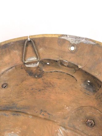 Kaiserreich, Wandrelief aus Messingblech, Darstellend Wilhelm I. Die Schraube zum Befestigen der Pickelhaubenspitze fehlt. Durchmesser 44cm