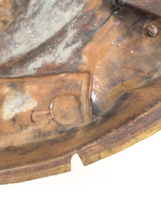 Kaiserreich, Wandrelief aus Messingblech, Darstellend Wilhelm I. Die Schraube zum Befestigen der Pickelhaubenspitze fehlt. Durchmesser 44cm