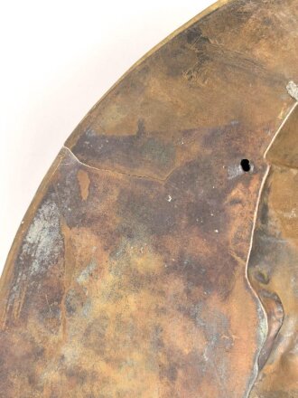 Kaiserreich, Wandrelief aus Messingblech, Darstellend Wilhelm I. Die Schraube zum Befestigen der Pickelhaubenspitze fehlt. Durchmesser 44cm